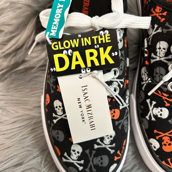 NIB Isaac Mizrahi Halloween Glow In The Dark Black Grey Orange Skull Crossbones - Picture 3 of 5